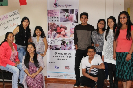 Jóvenes de AGEUP comparten experiencias con representantes de la juventud ANFASEP (noviembre, 2016) / Créditos: Archivo de Isabel López Meza